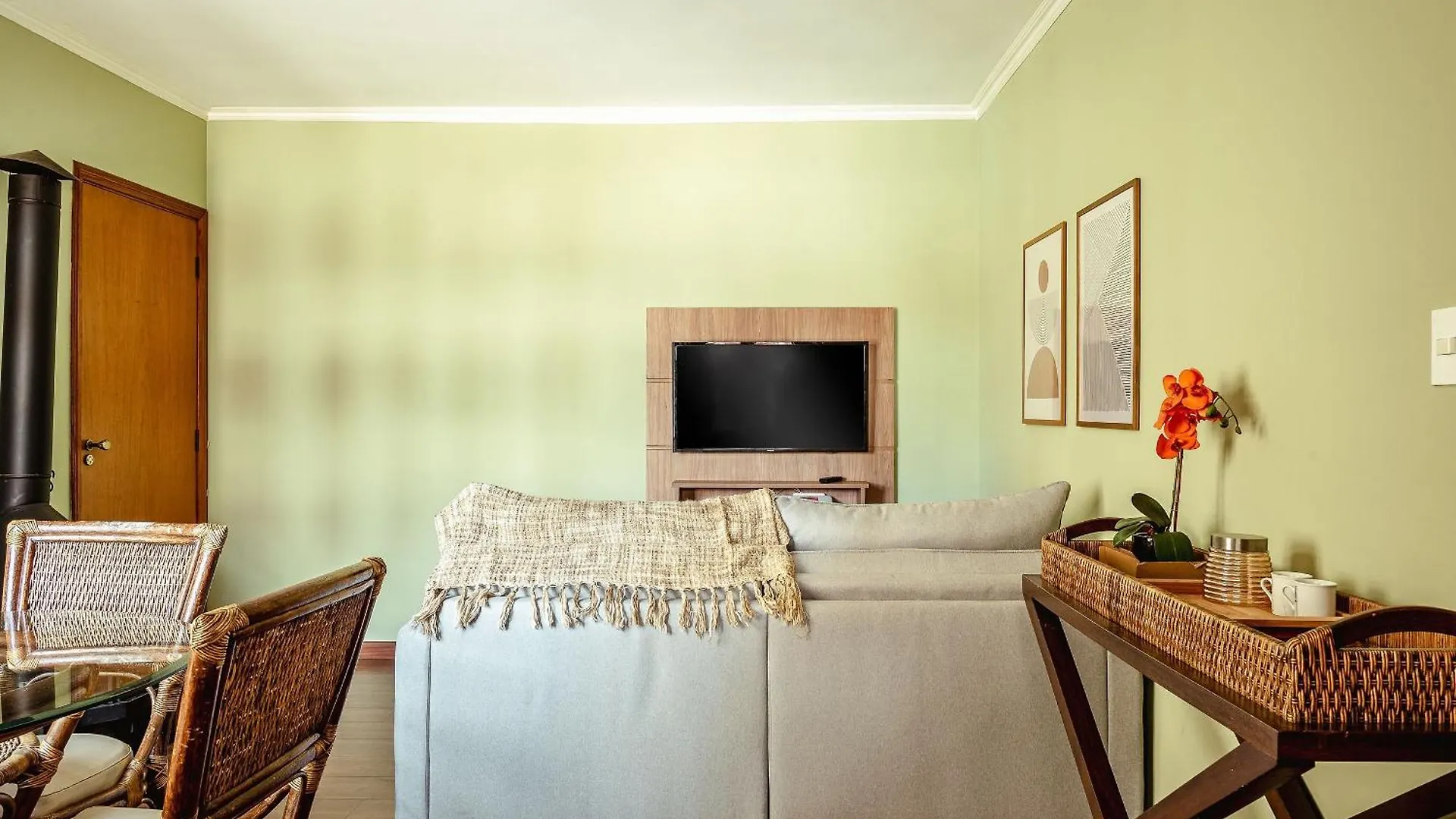 Apartamento No Centrinho De Capivari | Wifi + Lareira + Garagem Campos do Jordão